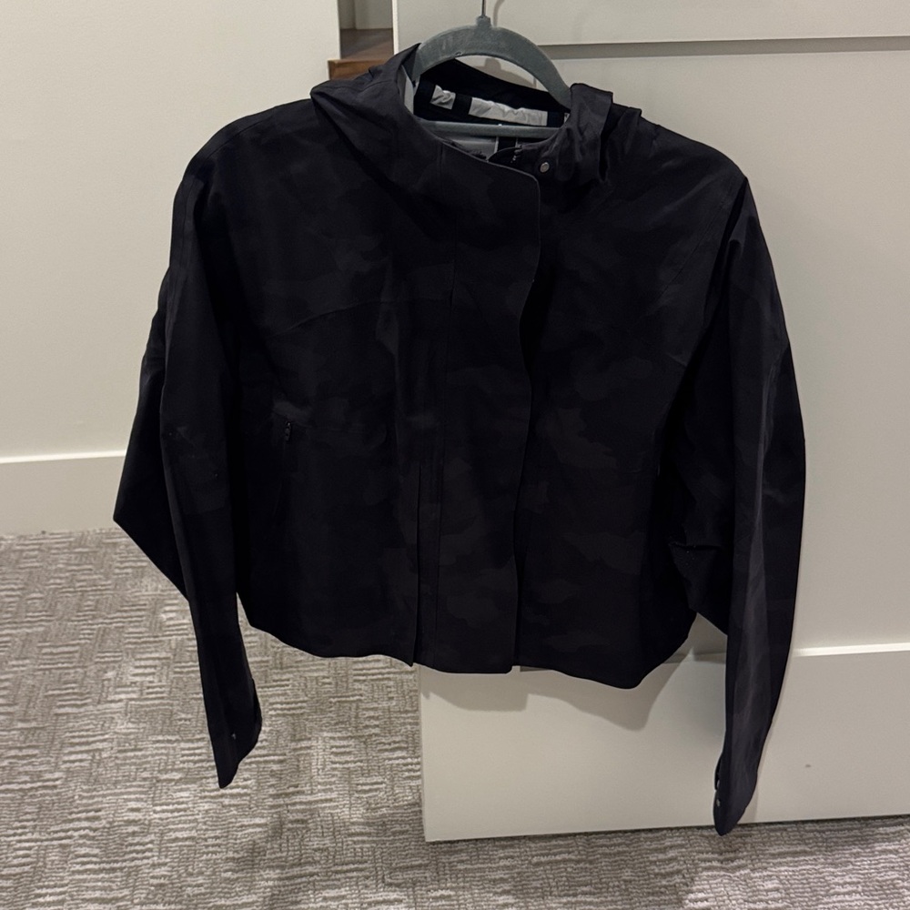 Lululemon Black Camo Cropped Rain Jacket